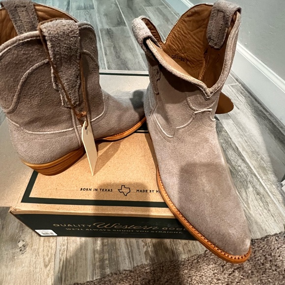 Tecovas grey boot. Perfect condition. Have box. - Picture 3 of 6